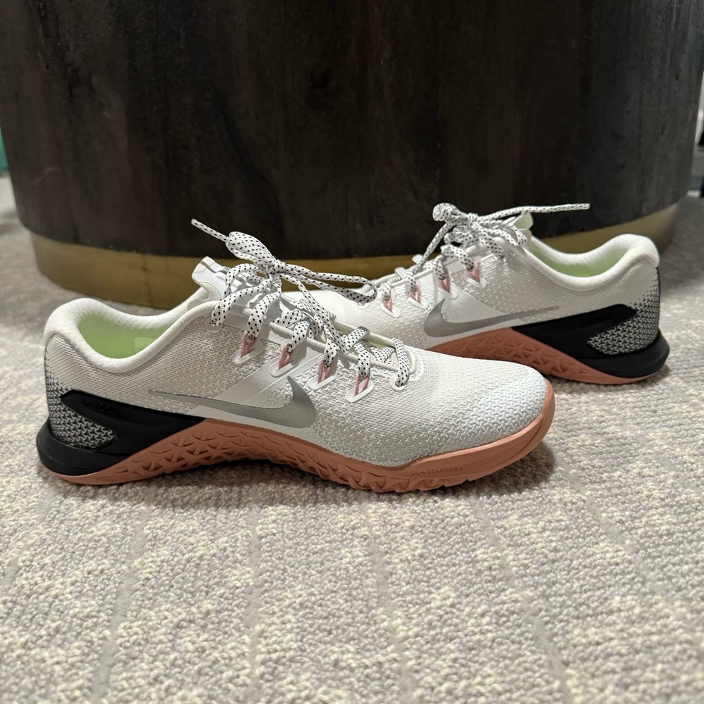 Nike Metcon Womens Shoes Size 8 White Gum Sneakers Training Gym